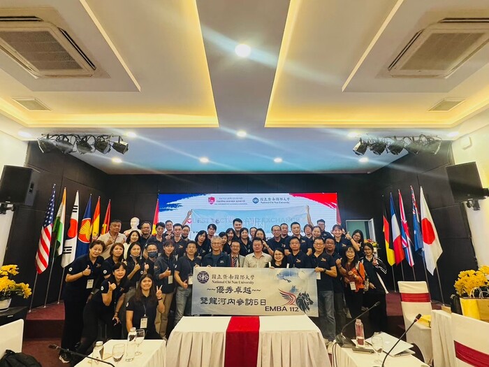 越南河內國家大學參訪圖片