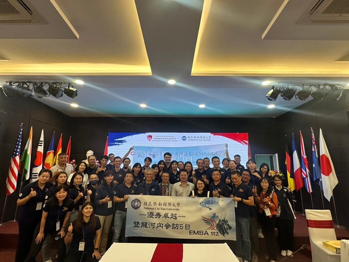 越南河內國家大學參訪圖片